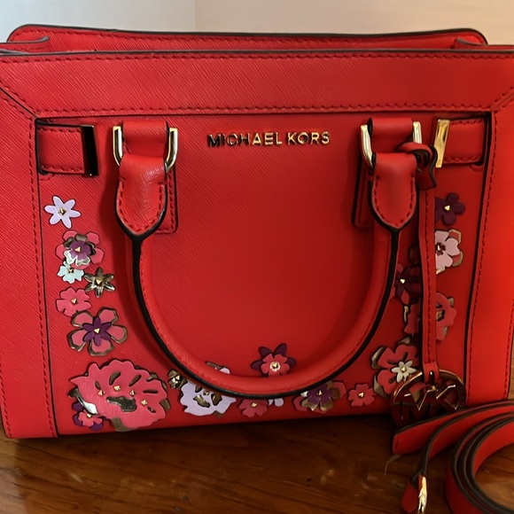 Michael Kors NWOT Rare crossbody handbag red floral motif - Picture 2 of 8